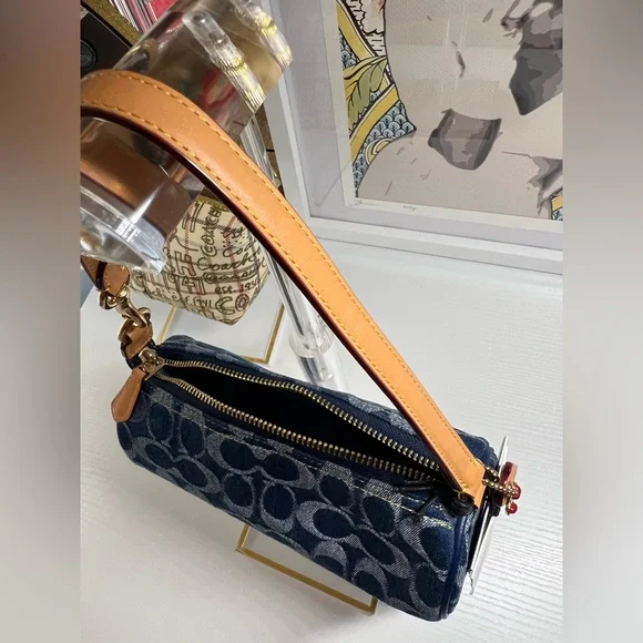 ✨SOLD✨COACH 🍒 💙 Nolita Barrel Bag In Signature Denim - Picture 10 of 15